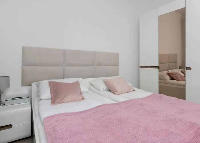 Gdansk City Center Beautiful Modern Building By Noclegi Renters